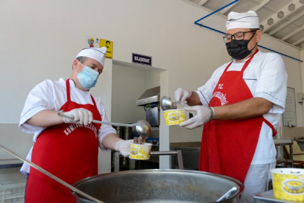 RAMAZAN’IN BEREKETİ KUMLUCA’DA 297 SOFRAYA ULAŞTI