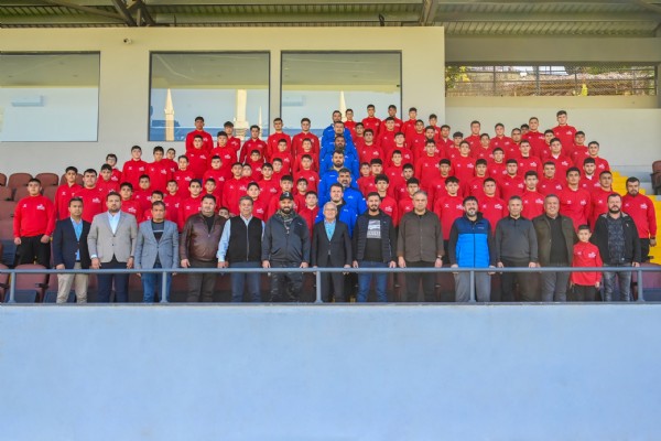 BAŞKAN AVCIOĞLU GÜREŞ SEZONU ÖNCESİNDE KUMLUCALI PEHLİVANLARLA BİR ARAYA GELDİ